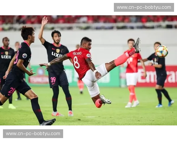 巅峰对决：恒大与鹿岛的亚冠宿命，那一抹刺眼的红与白